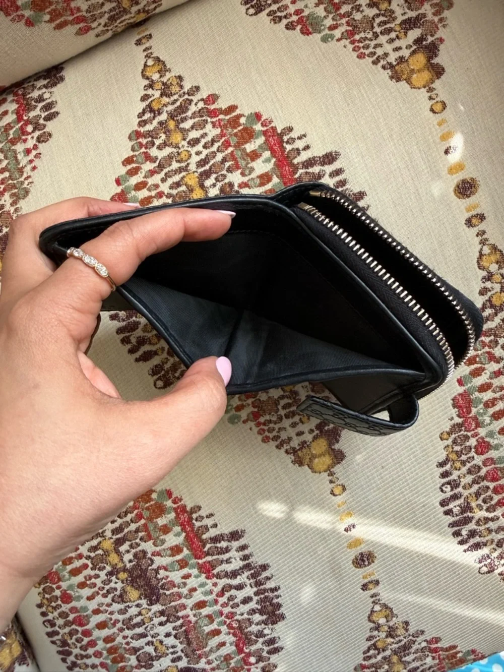 Gucci Black GG Compact Wallet - Picture 3 of 4